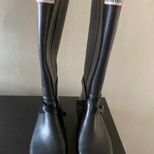 Black Hunter Knee High Wedge Women's Boot - Size 7 + Liner Socks